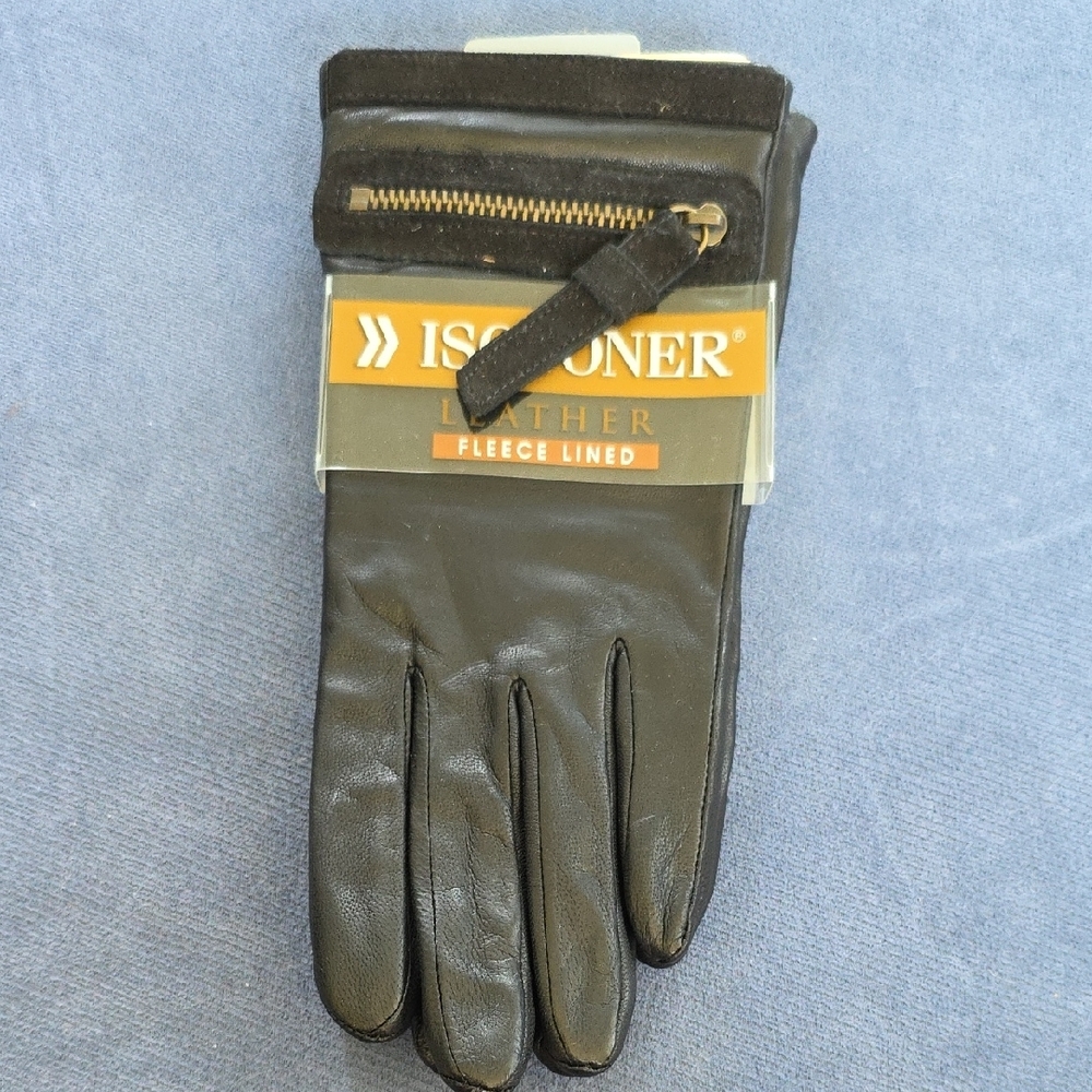 Isotoner Black Gloves Sleek Design Full-Finger